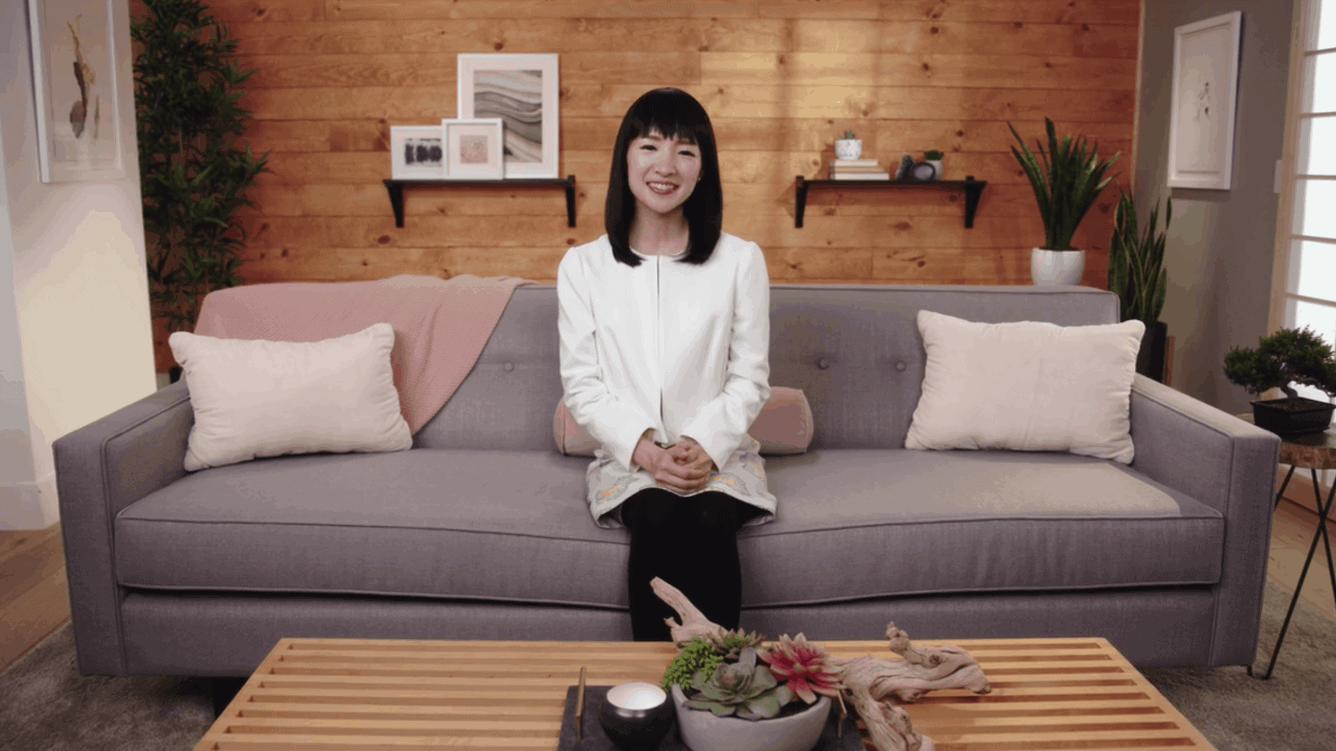 Marie-Kondo-spark-joy-tidying-up-office-desk