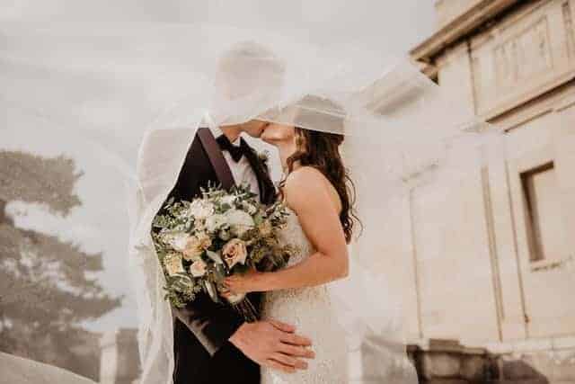 couple kissing wedding planning checklist