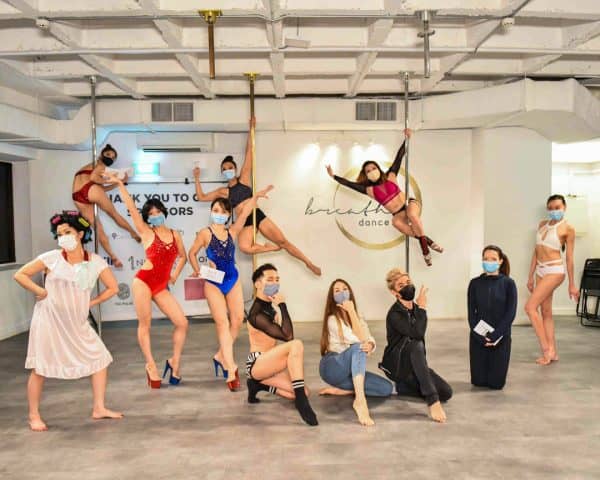 best pole dancing classes in Singapore_breathe